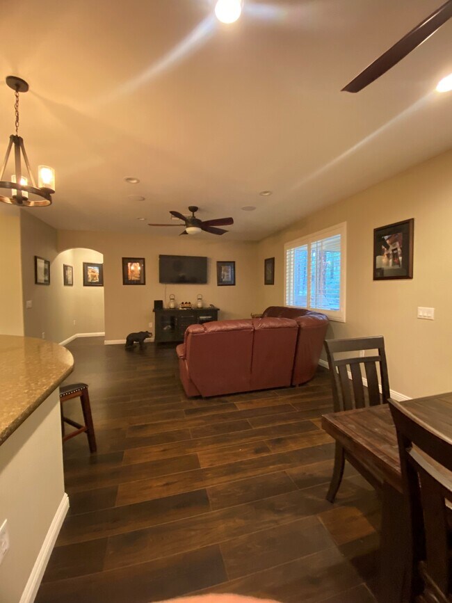 Building Photo - 826 Hemlock Ave