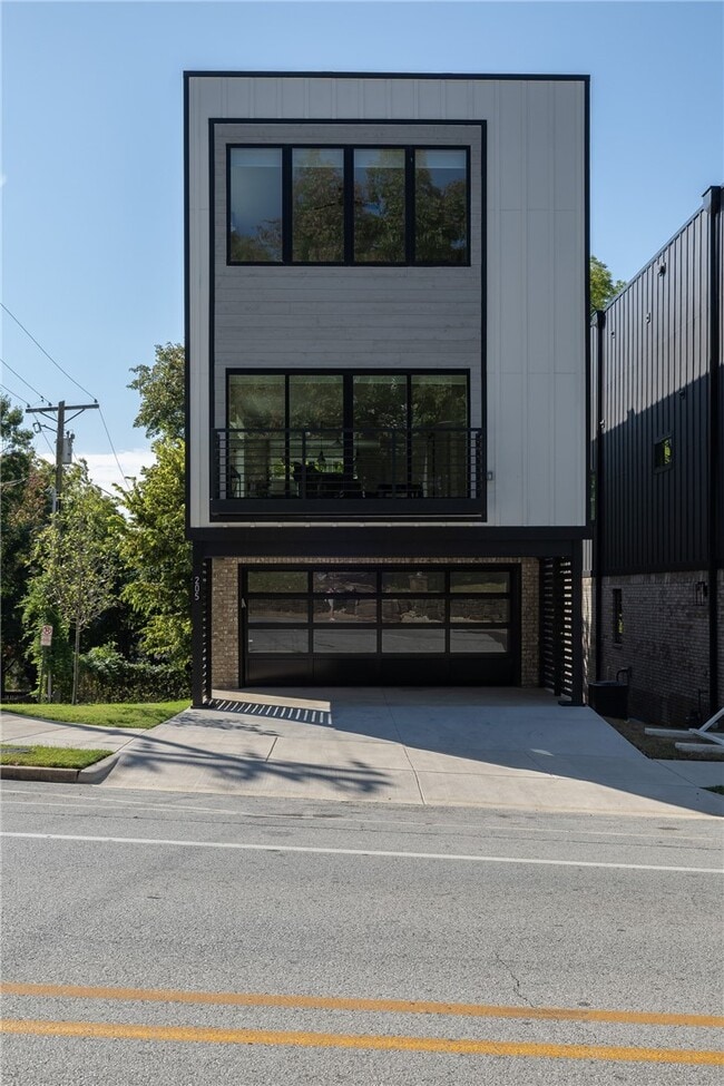 Building Photo - 205 W Lafayette St