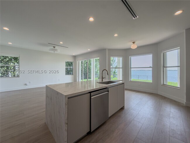 Building Photo - 5297 SW 183rd Ave