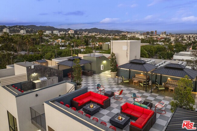 Building Photo - 7428 Santa Monica Blvd