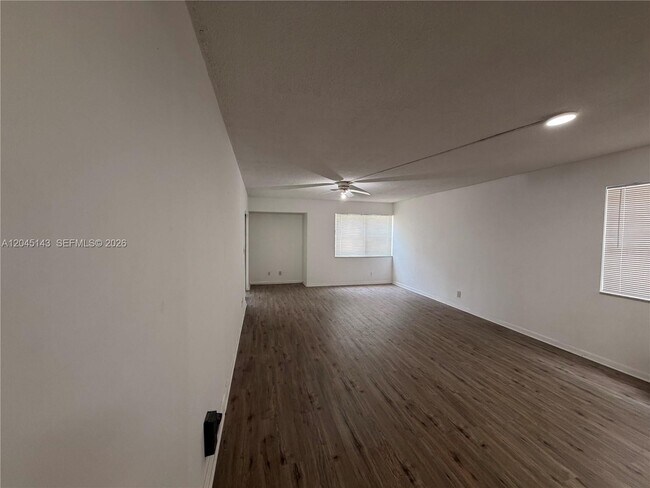 Building Photo - 3301 Spanish Moss Terrace