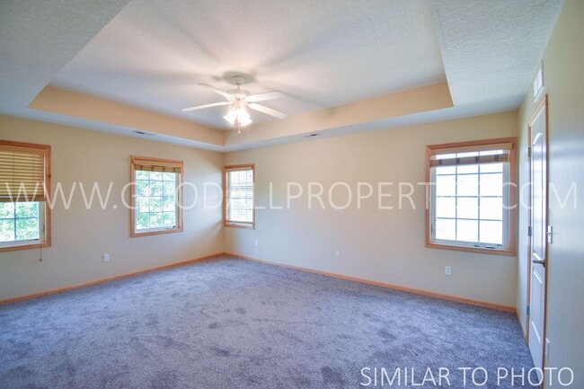 Building Photo - 2 Bedroom, 2.5 Bath Townhouse in Ankeny