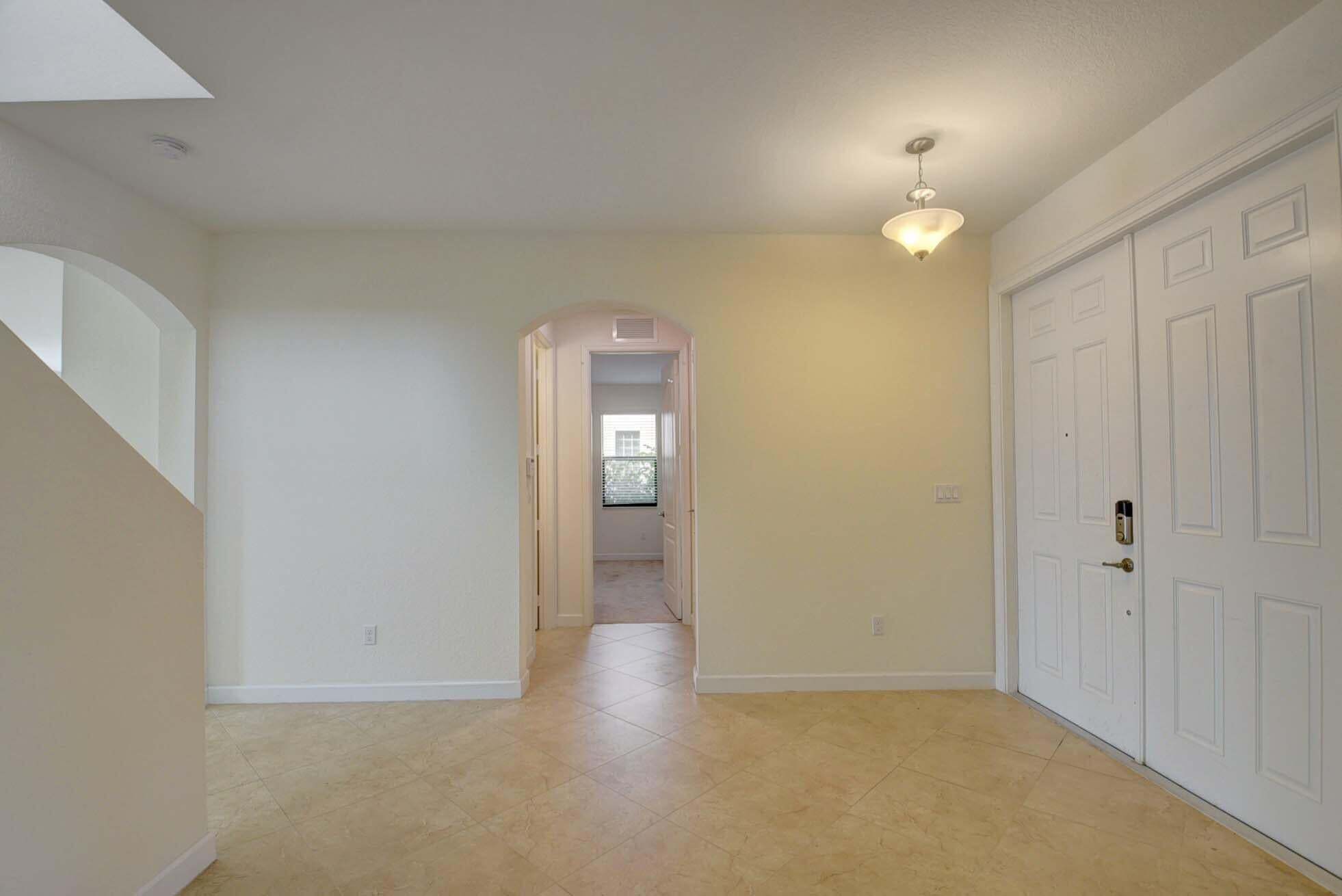 Building Photo - 8834 Willow Cove Ln