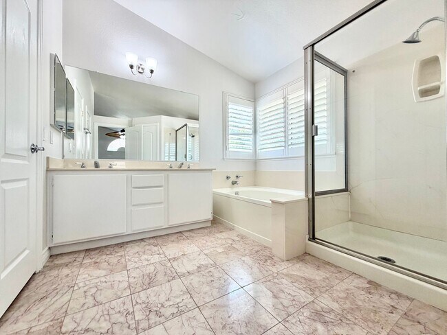 Building Photo - Open-Concept 3 Bedroom 2.5 Bathroom Home with Soaring Ceilings & Spacious Backyard