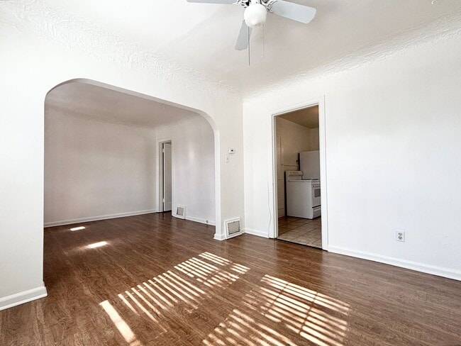 Building Photo - 454 F St