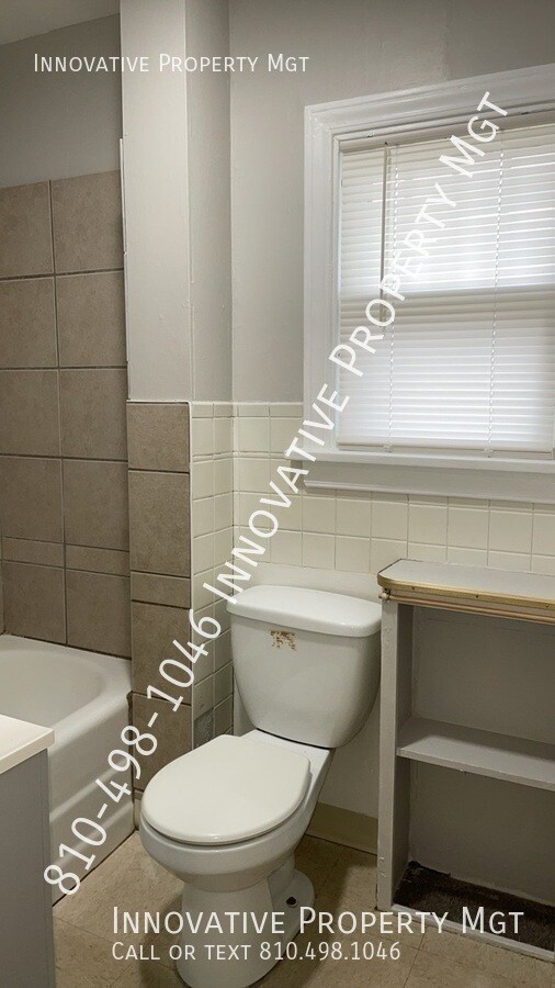 Building Photo - 1012 Farnum Ave