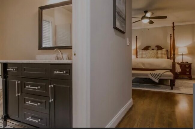 Building Photo - 100 Oakwood St NW