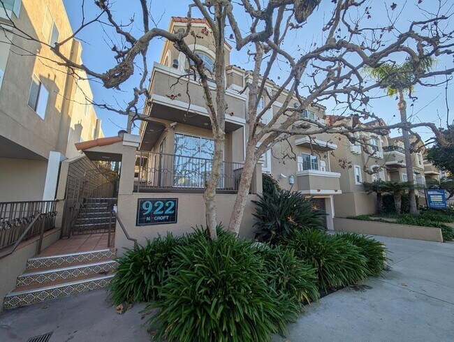 Building Photo - 922 Croft Ave