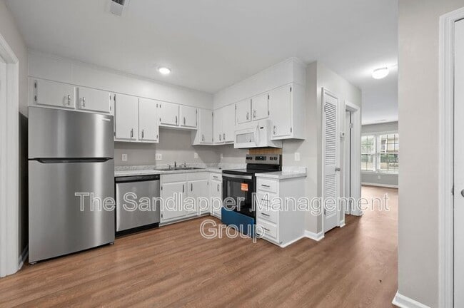 Building Photo - 28 Crosscreek Dr