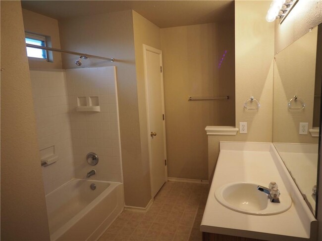 Building Photo - 506 Stewart Dr