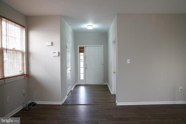 Building Photo - 30 Steeplechase Cir