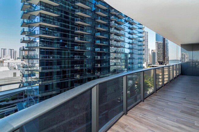 Building Photo - 801 S Miami Ave