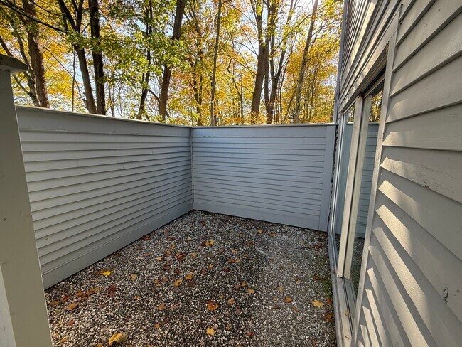 Building Photo - 1 Sundance Dr