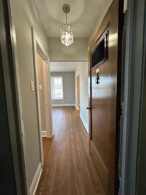 Building Photo - 1601 W Thome Ave