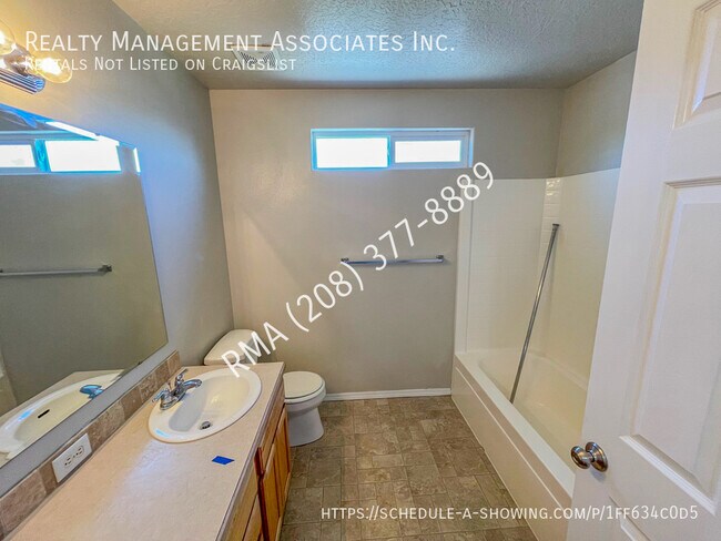 Building Photo - 5118 Lathrop Pl