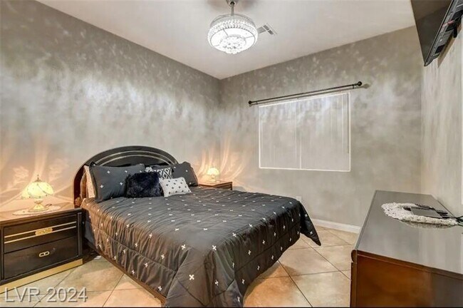 Building Photo - Entertainment Paradise: Fully Equipped Home with Heated Pool and Spa!