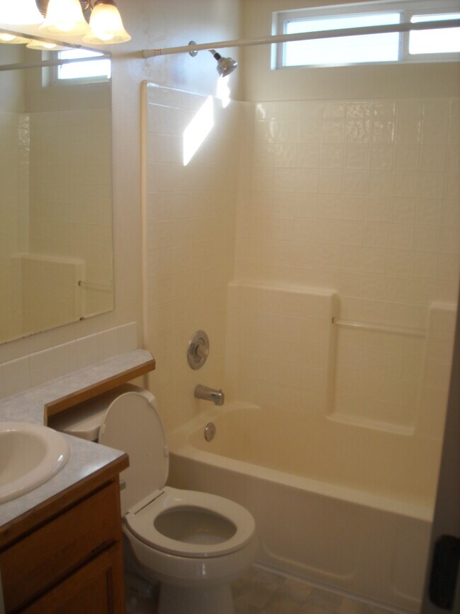 Building Photo - 11089 W Palm St