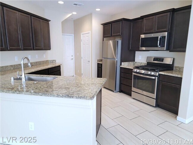 Building Photo - Lovely 2 Story Home!