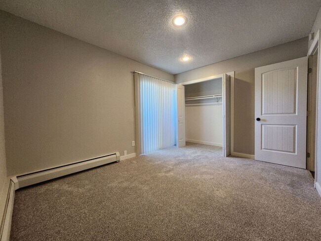 Building Photo - 4615 Picturesque Ct