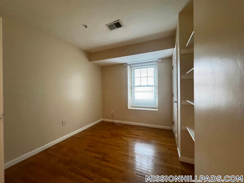 Building Photo - 712 Shawmut Ave