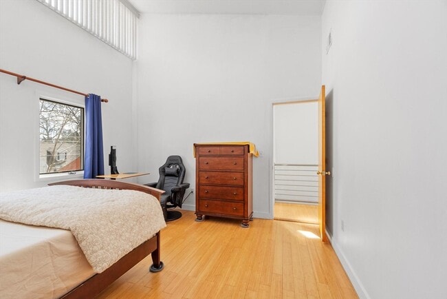 Building Photo - 5 Avondale Ave