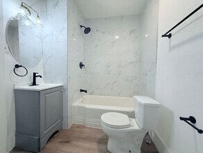 Building Photo - 3 Bedroom 1.5 Bathroom House in