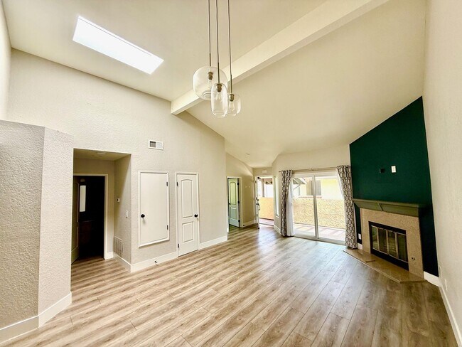 Building Photo - Great Vista Condo
