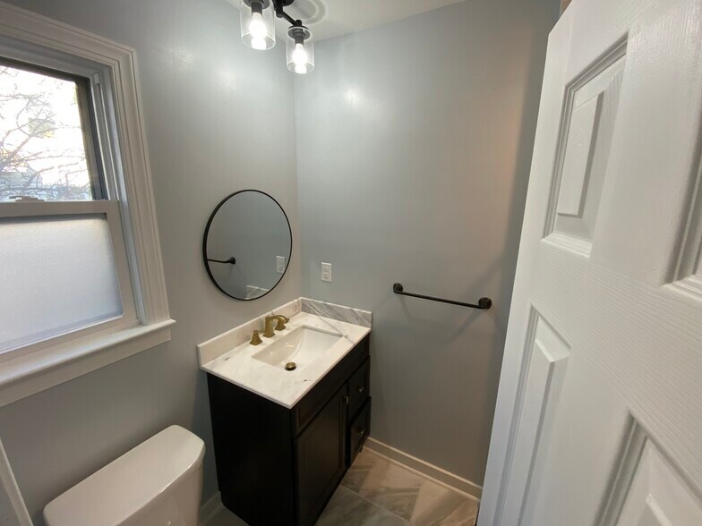 Building Photo - 2316 2nd Ave W