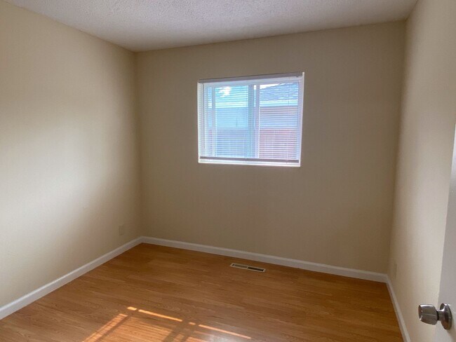 Building Photo - Newark 4 beds 2 baths Single Family House with Big Lot - showing 7/15 Wed 5pm