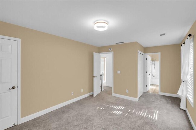 Building Photo - 1093 3rd St