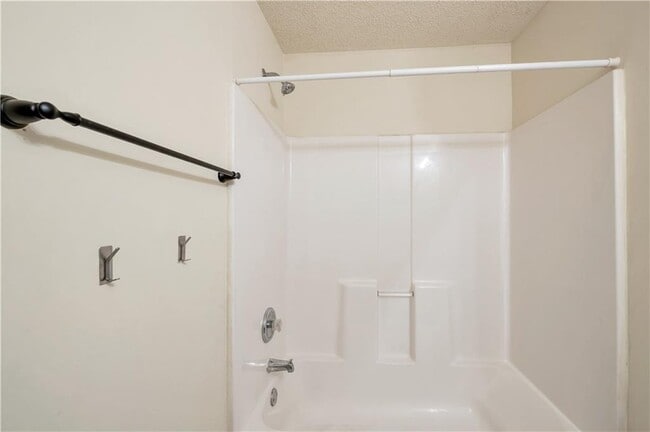 Building Photo - 950 Parkway Rd