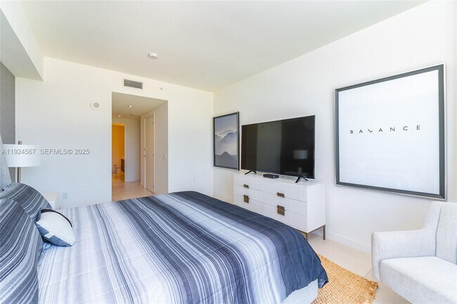 Building Photo - 401 N Birch Rd