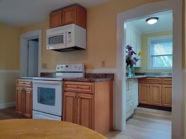 Primary Photo - 411 Broadway-