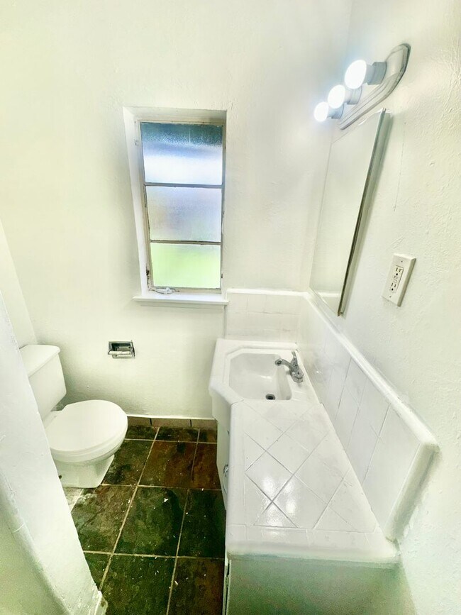 Building Photo - 3204-3208 E Normal Ave