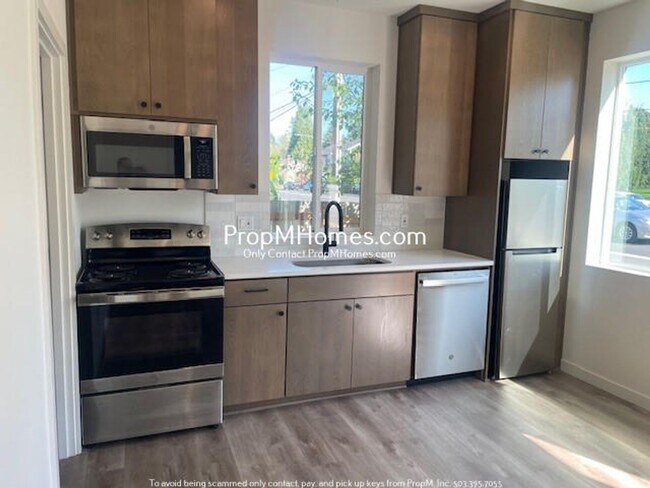 Building Photo - Modern Apartment in the Heart of NE! Half ...