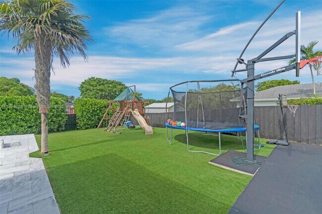 Building Photo - 8840 SW 181st Terrace