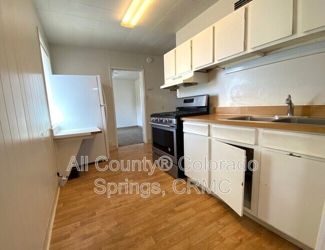 Building Photo - 114 W Brookside St