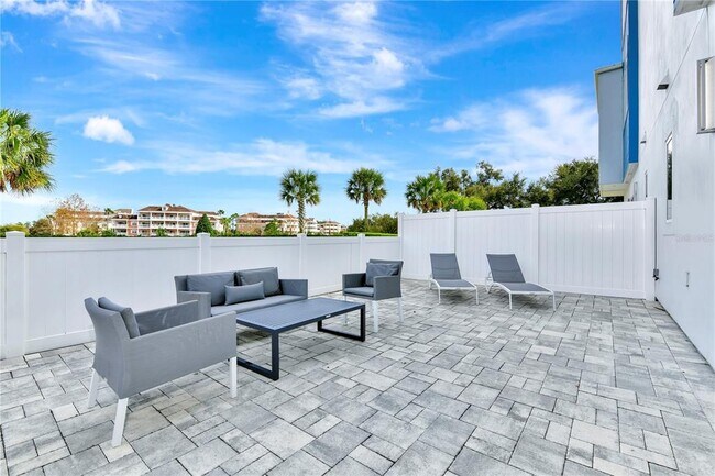 Building Photo - 7740 Sandy Ridge Dr