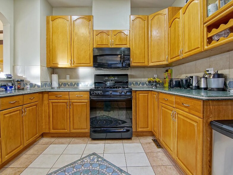 Building Photo - 6556 Cleopatra Pl NW