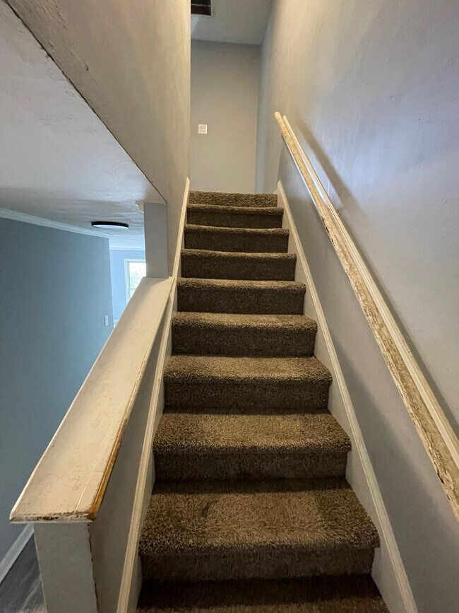 Building Photo - Updated 2 Bedroom Unit!