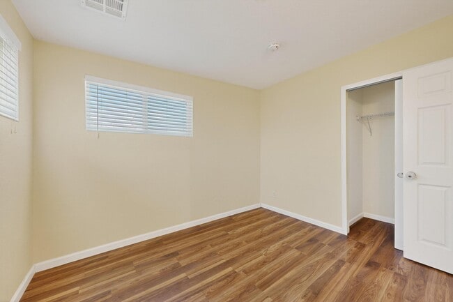 Building Photo - 1237 Pitt St NE