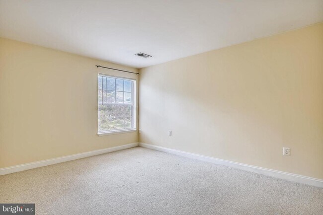 Building Photo - 1952 Kennedy Dr