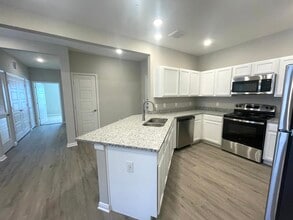 Building Photo - 300 Willow Grv Wy