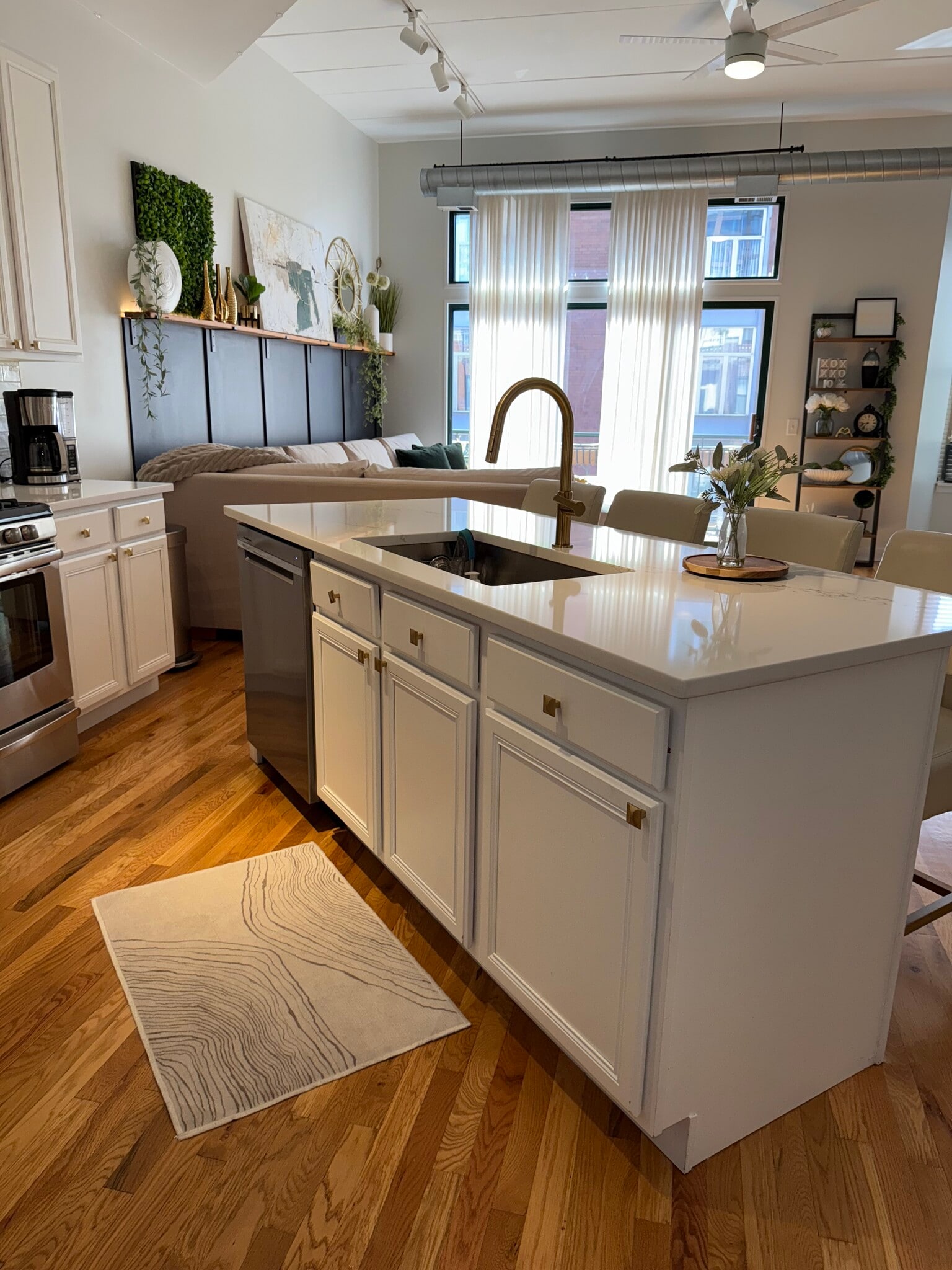 Building Photo - 936 W Madison St