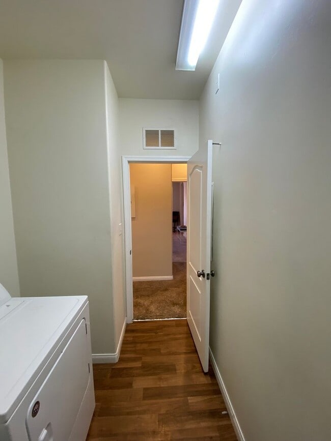 Building Photo - Affordable 3 BD 2 BA house in SE Bakersfield Near Union Ave & Berkshire Road