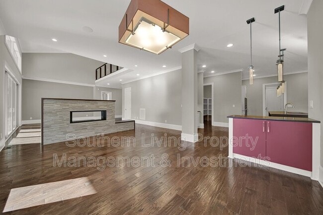 Building Photo - 2011 Sharon Ave