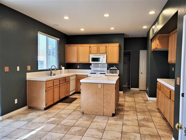 Building Photo - 6349 Catania Ct