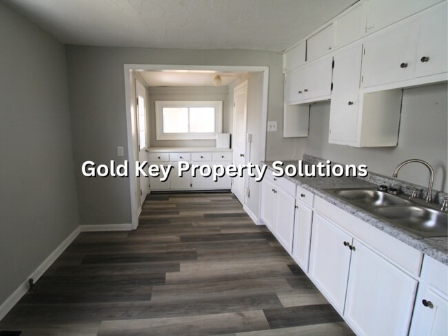 Building Photo - Fully Updated 3 BR 1 BA House with Central Air and Garage (NO SECTION 8)