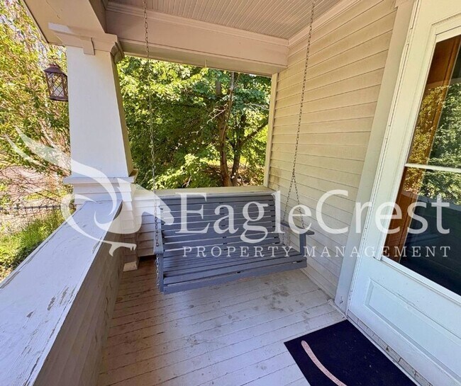 Building Photo - Beautifully Renovated Historic 3 Bedroom Home