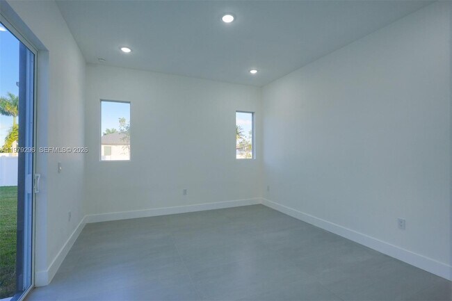 Building Photo - 5 SW 26th Pl